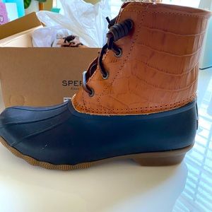 New! Sperry- Top-Sider Croc/ Navy tie  ankle boots. Size 8.